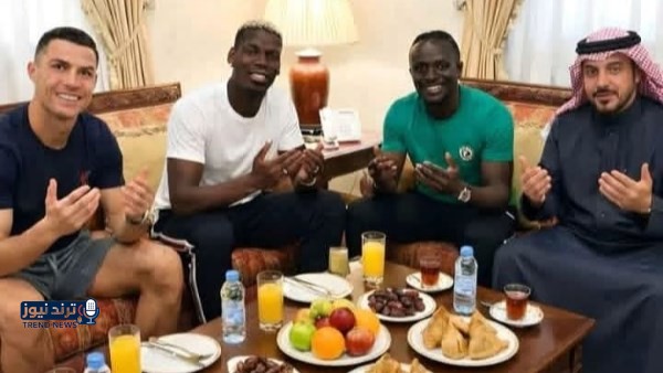 مشهد إنساني.. ساديو ماني وزوجته ينظفان ساحة المسجد النبوي