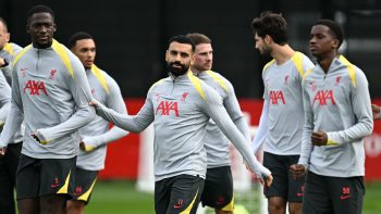 لاعب ليفربول يوجه رسالة مؤثرة إلى محمد صلاح