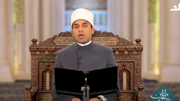 هل السخرية مع الصحاب وقت الهزار عليها ذنب؟ إمام مسجد السيدة زينب يرد