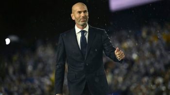 هل يتولى أسطورة كرة القدم زين الدين زيدان قيادة منتخب فرنسا في الفترة المقبلة بدلاً من ديشان