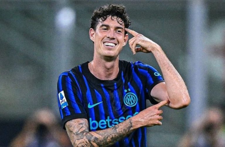 يجري نادي برشلونة محادثات للتعاقد مع مدافع مركزي مقابل 80 مليون يورو.