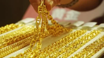 ترامب يرفض مقترح إيران.. والذهب يهبط عالميًا ومحليًا تحت ضغط الدولار والفيدرالي