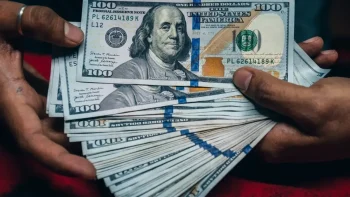 تطورات أسعار الدولار مقابل الجنيه المصري وفقاً لأحدث بيانات البنك المركزي