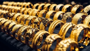 انفجار الذهب في مصر.. أسعار عيار 21 تهبط رغم ارتفاع الدولار – خبير يكشف مفاجأة صادمة