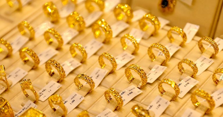 أسعار الذهب اليوم، 22 أبريل 2026: انخفاض حاد، وقد تنخفض الأسعار المحلية إلى أقل من 170 مليون دونغ فيتنامي للأونصة.