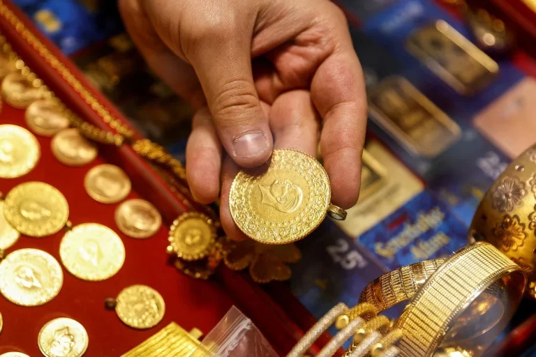 أسعار الذهب اليوم، 22 أبريل: انخفضت بأكثر من 2% مع ارتفاع الدولار الأمريكي وعوائد السندات.