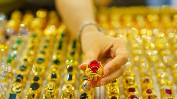 أسعار الذهب اليوم، 27 أبريل 2026: انخفض سعر الذهب في شركة SJC بشكل حاد؛ أولئك الذين اشتروا بسعر 170 مليون دونغ فيتنامي قد لا يستردون خسائرهم.