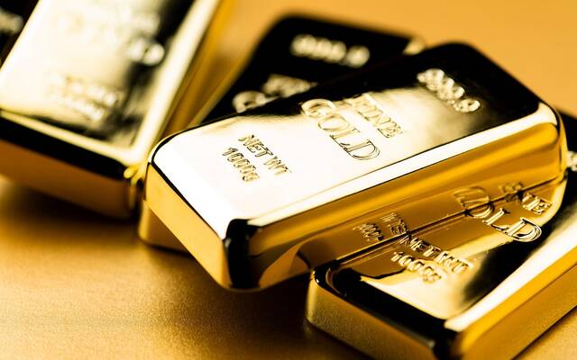 أسعار الذهب تتراجع إلى أدنى مستوياتها في ثلاثة أسابيع