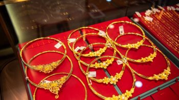 أسعار الذهب تتقلب وسط تطورات جديدة، وأسعار النفط ترتفع.