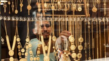 أسعار الذهب تواصل التراجع وعيار 21 يسجل 7035 جنيه
