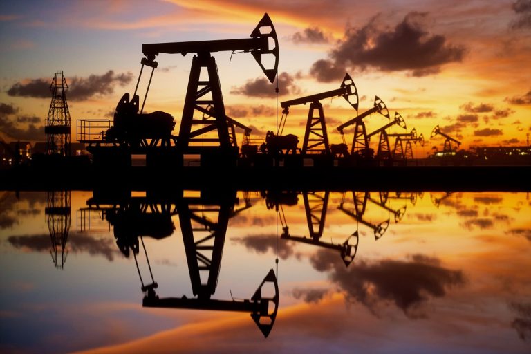 أسعار النفط تمحو أغلب خسائرها وبرنت يتداول فوق 95 دولارًا