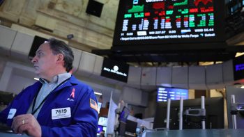 إغلاق متباين لوول ستريت بعد تثبيت سعر الفائدة | اقتصاد