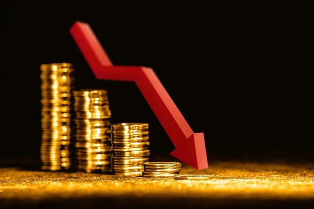 إلى أي مدى قد ينخفض سعر الذهب؟ تعرف على رأي الخبراء