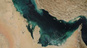 الاضطرابات في مضيق هرمز – منصة إلكترونية لتتبع الآثار على الشحن وأسعار الغذاء والنفط