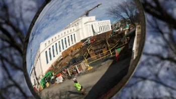 البنوك المركزية الكبرى تُحذر من اقتراب رفع أسعار الفائدة : CNN الاقتصادية