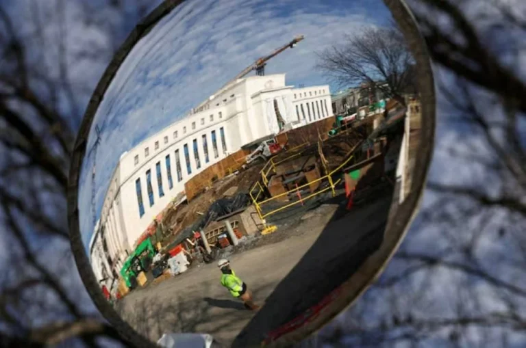 البنوك المركزية الكبرى تُحذر من اقتراب رفع أسعار الفائدة : CNN الاقتصادية