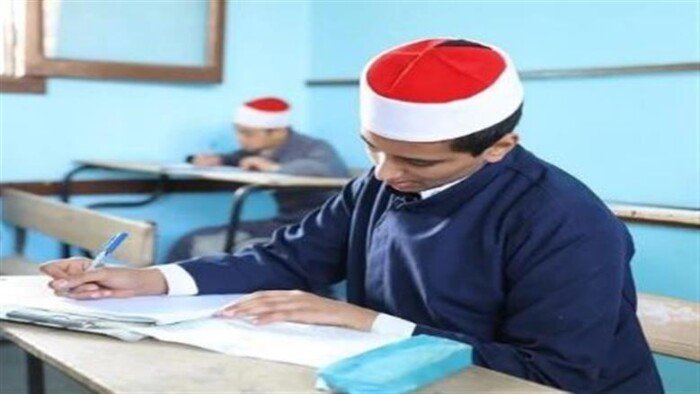 اليوم.. طلاب النقل الثانوى الأزهرى يؤدون امتحاني الإنجليزي والتربية الفنية