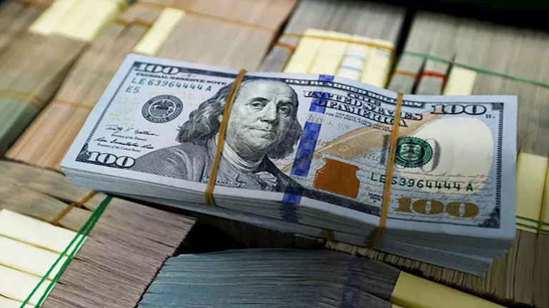 انخفض في 3 بنوك.. سعر الدولار مقابل الجنيه ببداية تعاملات 27-4-2026