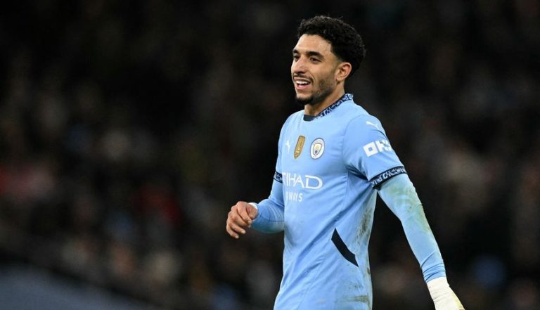 برشلونة يتابع مرموش في مباراة مصر وإسبانيا...
