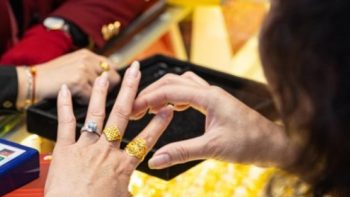 تحديث الساعة 8:30 صباحًا، 25 أبريل 2026: ارتفعت أسعار الذهب بمقدار 100-800 ألف دونغ فيتنامي، بينما ظلت أسعار PNJ دون تغيير.