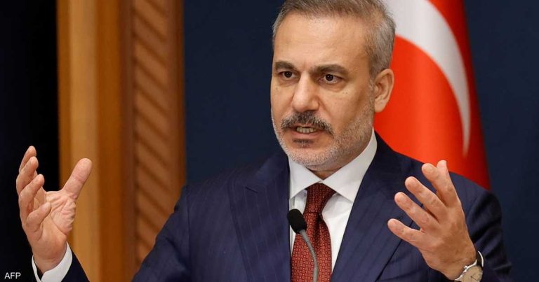 ترامب يلوح بالخروج من الناتو وتركيا تحذر من عواقب وخيمة