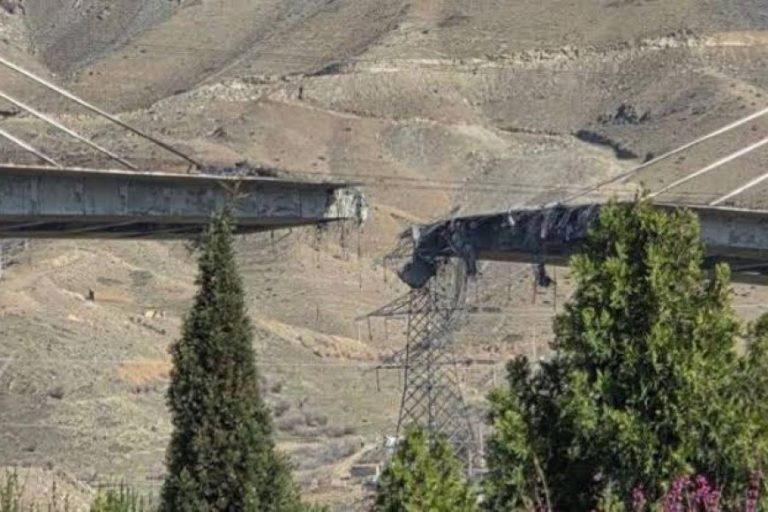 ترامب يهدد إيران بضربات تستهدف البنية التحتية والجسور