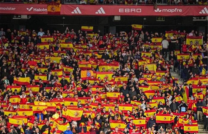 تقارير: جمهور برشلونة هو من أطلق الهتافات العنصرية في مباراة مصر وإسبانيا