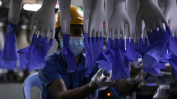 حرب إيران ترفع أسعار القفازات الطبية عالميا وتقلق قطاع الرعاية الصحية