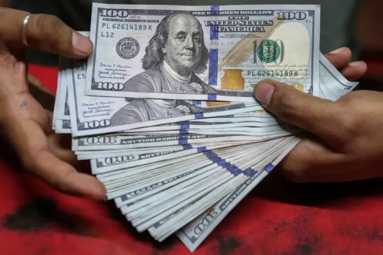 ختام معاملات الأحد 19 إبريل 2026.. سعر الدولار في البنوك المصرية