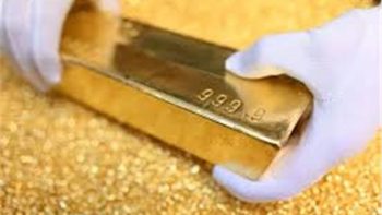 خسائر أسبوعية تتجاوز 100 دولار.. هل يفقد الذهب بريقه رغم الارتفاع الطفيف؟