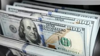 سعر الدولار يكسر حاجز 52 جنيهًا في عدد من البنوك -جريدة المال
