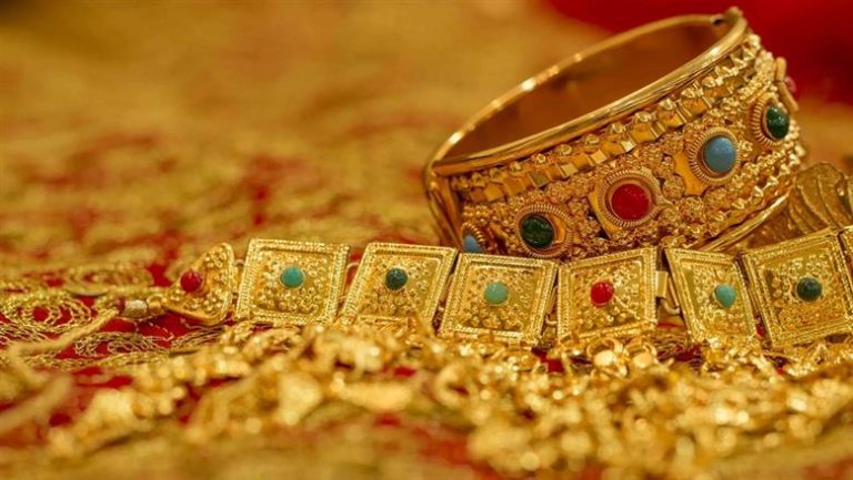سعر الذهب عالميًا يهبط عند أدنى مستوى له في أسبوع.. ما الأسباب؟