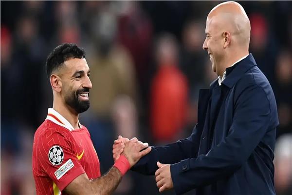 سلوت: محمد صلاح أسطورة ويستحق نهاية سعيدة مع ليفربول