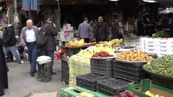 كيف انعكس انخفاض قيمة الليرة أمام الدولار على حياة السوريين؟ | اقتصاد