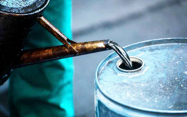 متوسط سعر نفط عُمان يتراجع 15.57% بالعقود الآجلة تسليم يونيو