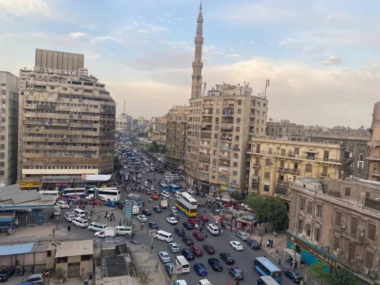 مصريون يُؤجلون مشترياتهم انتظاراً لاستقرار سعر الدولار