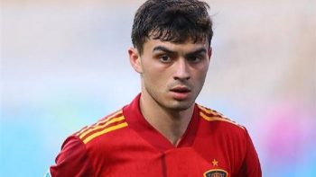 نجم برشلونة: دفاع مصر صعب الاختراق