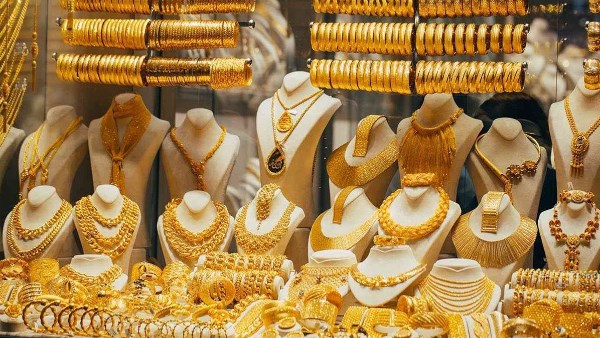 هل انتهت موجة الهبوط؟ تراجع سعر الذهب عيار 21 بمقدار 110 جنيهات