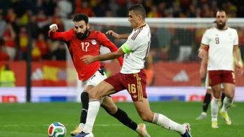 مصر تتعادل مع إسبانيا في برشلونة بعشرة لاعبين في ودية المونديال