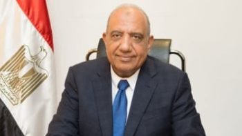 وزير الكهرباء يحسم الجدل: المحاسبة بسعر التكلفة للعداد الكودى من أبريل.. محمود عصمت لـ اليوم السابع: كل ما يتردد بشأن تحصيل فرق التكلفة بأثر رجعى غير صحيح.. والعدادات مسبوقة الدفع القانونية تحاسب بنظام الشرائح