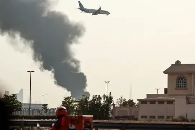 وفاة مصري وإصابة 4 في حريق منشآت حبشان للغاز بأبوظبي إثر سقوط شظايا