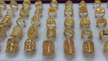 1100 جنيه في يوم| قفزة كبيرة بسعر الجنيه الذهب.. وعيار 21 الآن مفاجأة