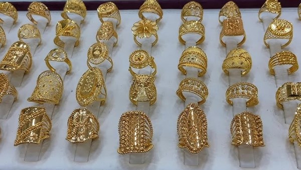 1100 جنيه في يوم| قفزة كبيرة بسعر الجنيه الذهب.. وعيار 21 الآن مفاجأة
