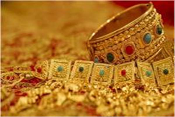 120 دولارًا قفزة في سعر الأوقية.. وأسعار الذهب محلياً تلحق بها