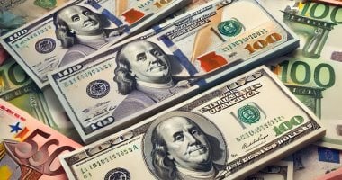 ماذا يحدث فى سعر الدولار مقابل الجنيه المصرى داخل البنوك ؟