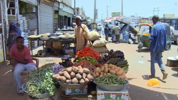 من الوقود إلى الخبز.. موجة الأسعار تلتهم ما تبقى في جيوب السودانيين | اقتصاد