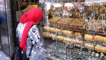 لماذا يرتفع الذهب في مصر رغم صعود الجنيه؟ | اقتصاد