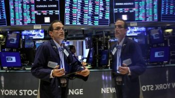 الأسهم الأمريكية تغلق عند مستوى قياسي مع هبوط أسعار النفط