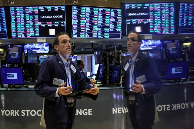 الأسهم الأمريكية تغلق عند مستوى قياسي مع هبوط أسعار النفط