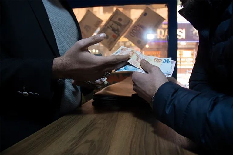 3 عملات بالأسواق.. كيف يواجه سكان الشمال السوري أزمة الأسعار؟ | اقتصاد